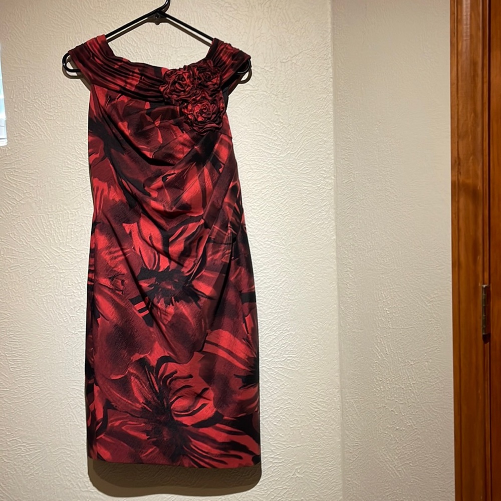 Adrianna Papell elegant red and black floral cocktail dress. Size 6